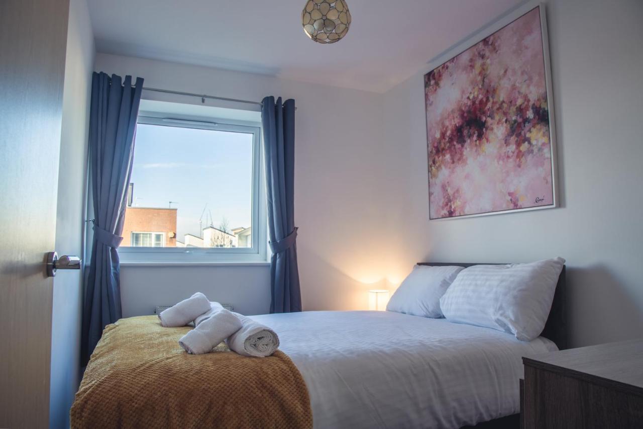 Walking Distance To Etihad And Coop Live Arena With Free Parking Holiday home *